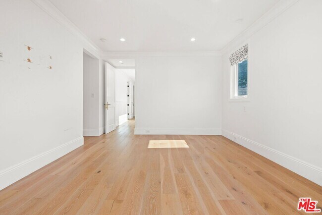 Building Photo - 1153 S Clark Dr