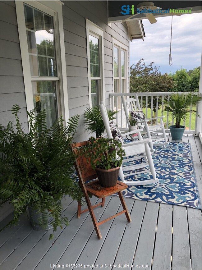 Building Photo - Turnkey Furnished Home on 5 Acres – Just B...