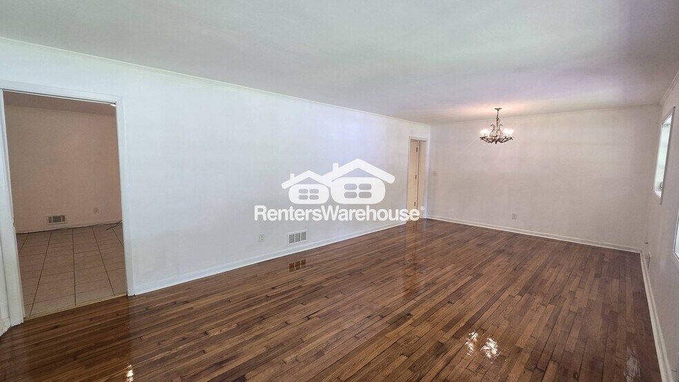 Building Photo - 3961 Lindsey Dr