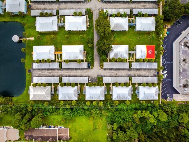 Building Photo - 197 SE Village Dr