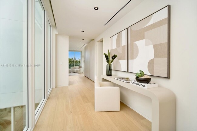 Building Photo - 1011 W 48th St