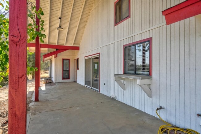 Building Photo - 29766 Tioga Dr