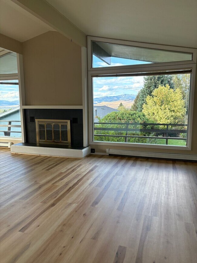 Building Photo - Stunning South Missoula Home with Views fo...