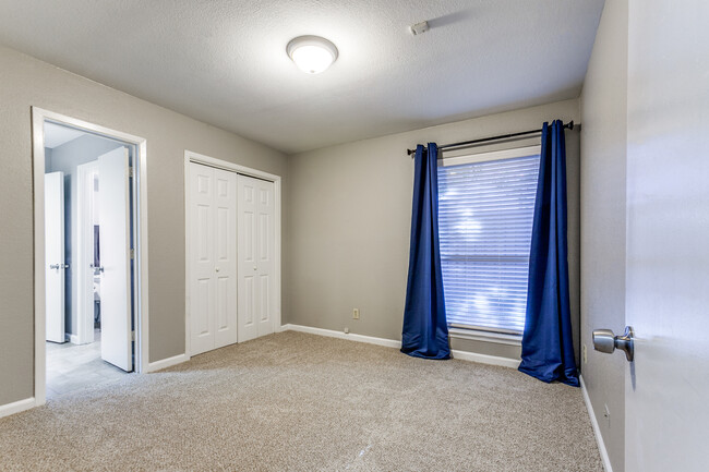 Guest bedroom - 3609 Candelaria Dr