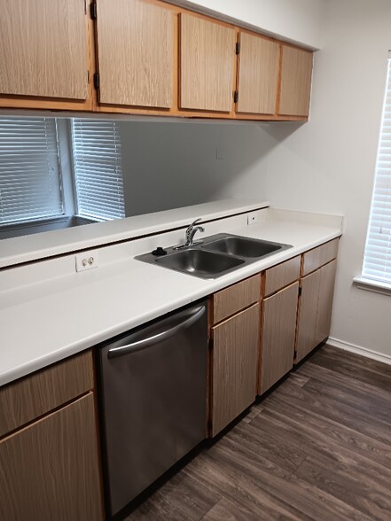 Building Photo - 653 TX-337 Loop