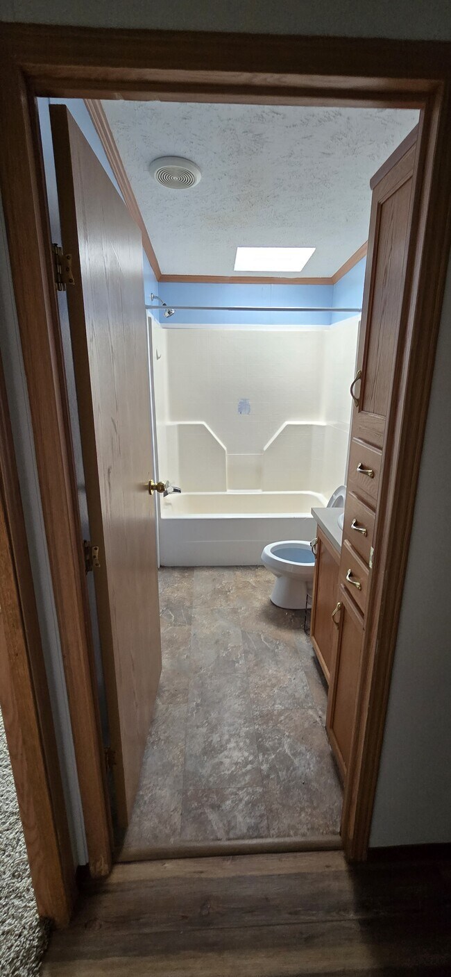 Building Photo - 619 8th St