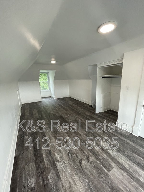 Building Photo - 2311 Valera Ave