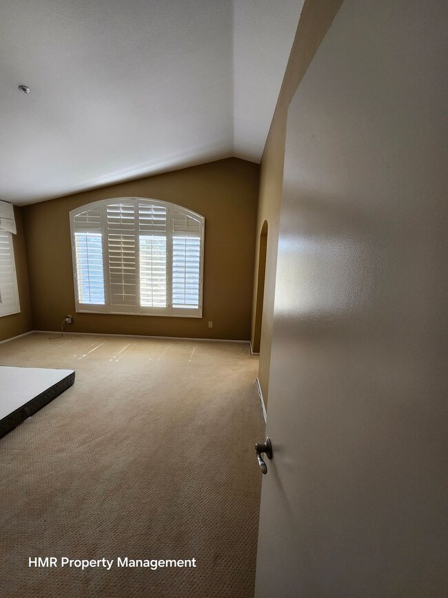 Building Photo - Beautiful two-story in Hunter's Ridge