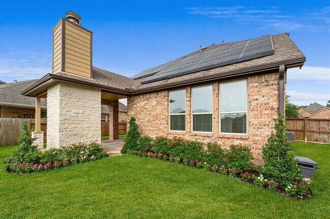Building Photo - 16746 Highland Country Dr