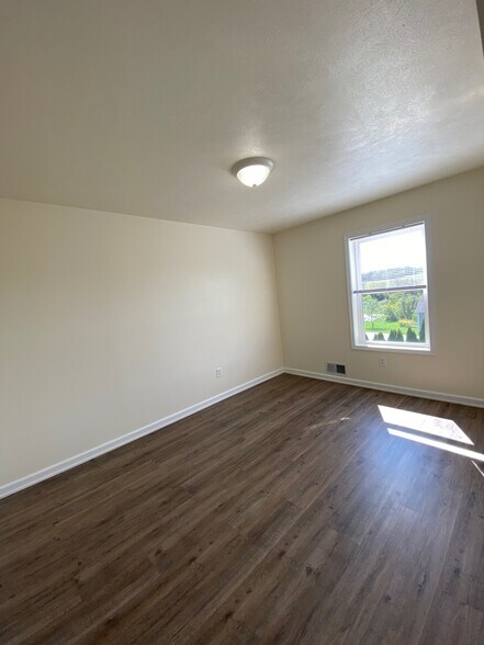 Building Photo - 204 Betsinger Rd