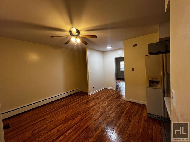 Building Photo - AMUNDSON AVENUE