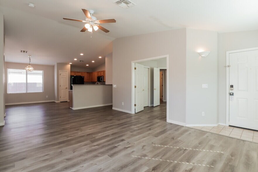 Building Photo - 7625 S Athel Tree Dr