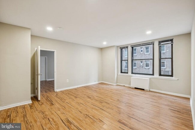 Building Photo - 135 S 19th St