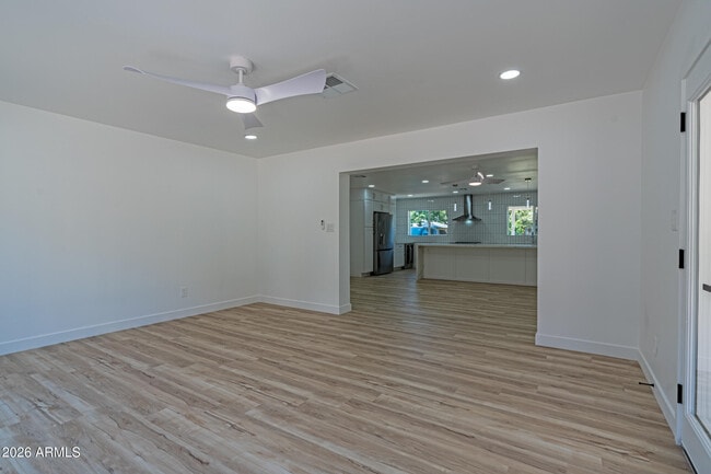 Building Photo - 3035 E Heatherbrae Dr