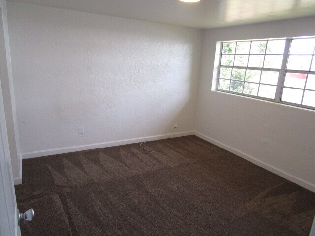 Building Photo - 1221 Essex Rd