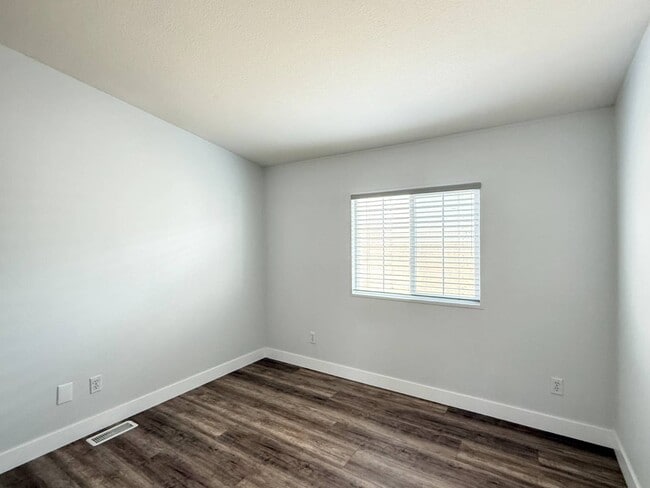 Building Photo - 4 Magnolia Via