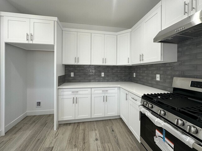 Building Photo - Willow Cir