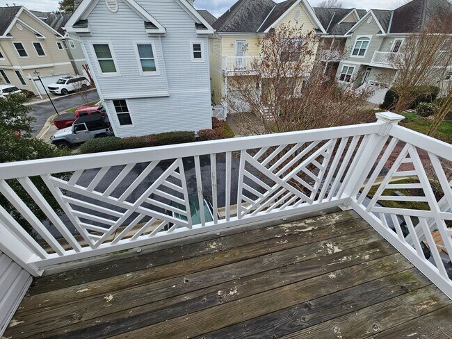 Building Photo - THREE SHIPS LANDING
