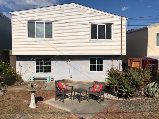 Building Photo - 234 Del Prado Dr