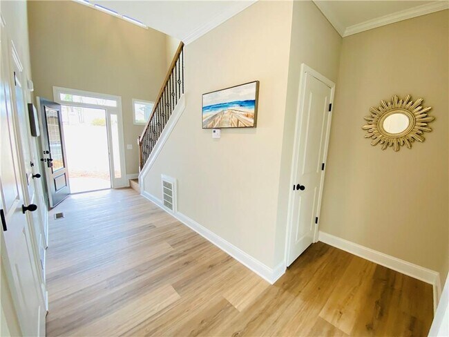 Building Photo - 6960 Diana Cir