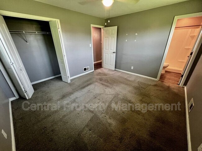 Building Photo - 104 Madison Cir
