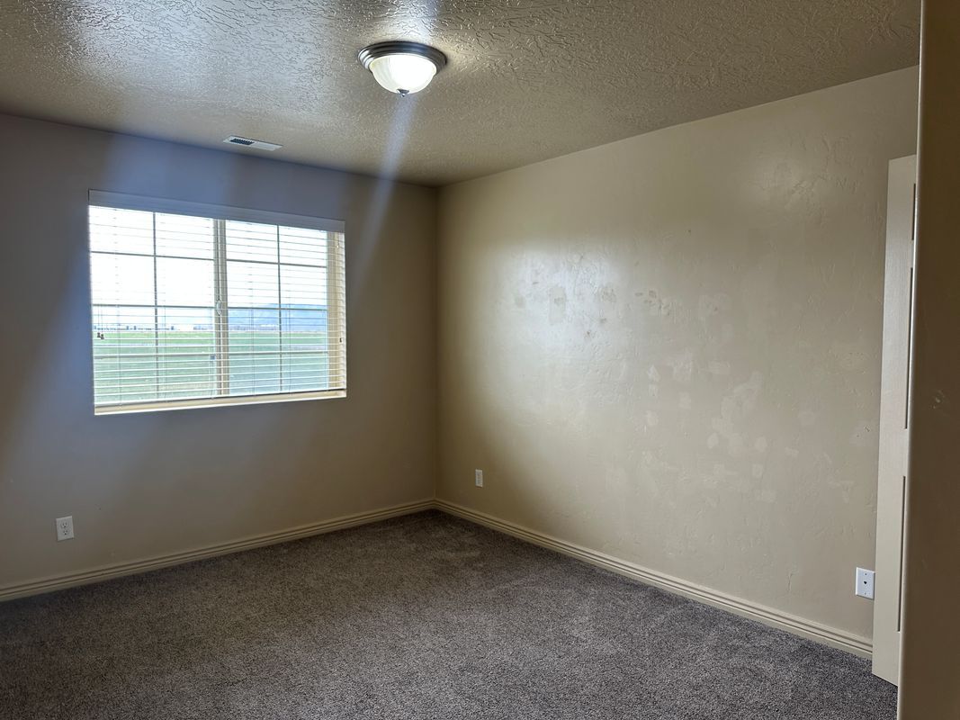 Building Photo - 488 S 2550 W