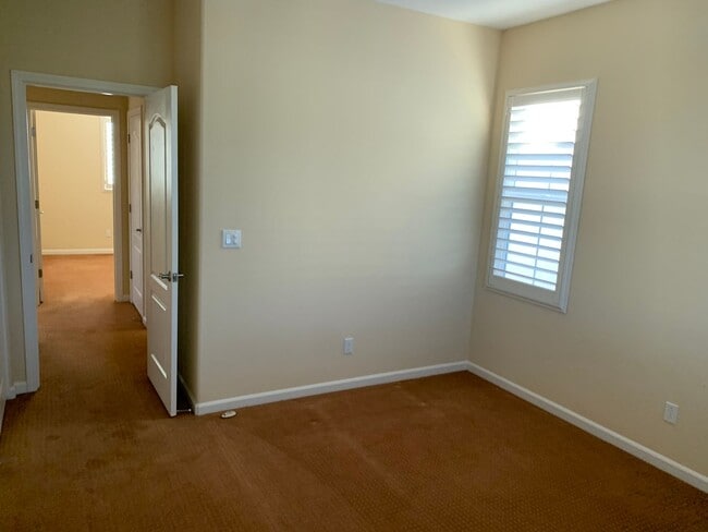 Building Photo - Beautiful 5 Bedroom, 3.5 Bath Mountain House Home W/ Office