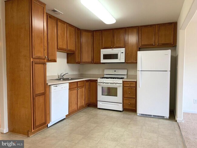 Building Photo - 23039 Sir Barton Ct