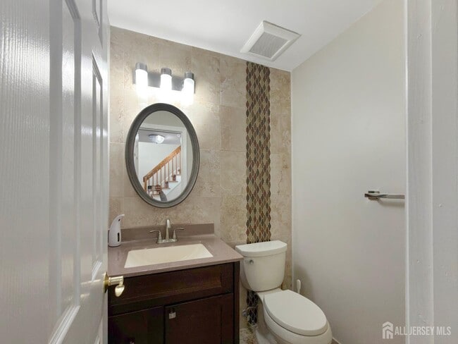 Building Photo - 592 Cabot Hill Rd