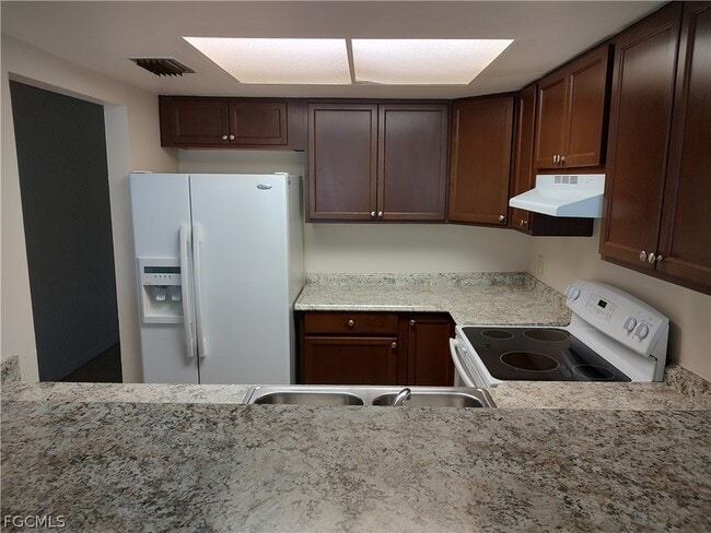 Building Photo - 3909 Skyline Blvd