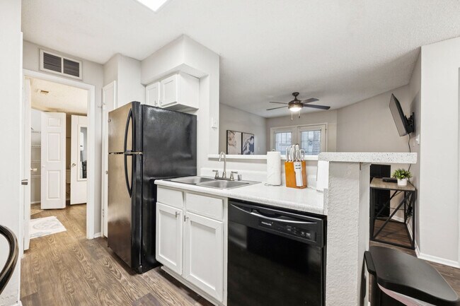 Building Photo - 3784 University Dr NW