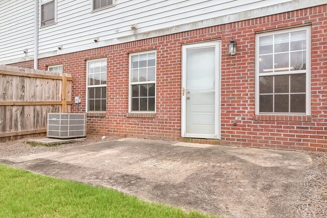 Building Photo - 2428 E University Dr