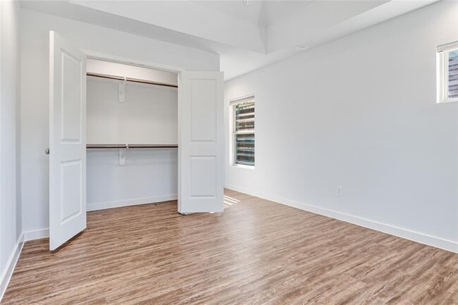 Building Photo - 3424 Tuam St