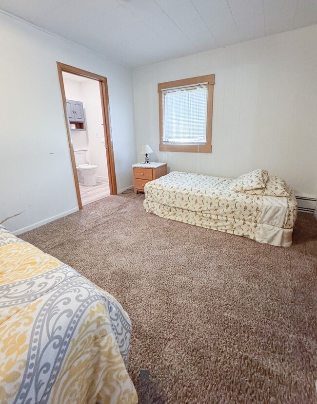 Building Photo - SHORT TERM 6 MONTH ONLY - Dog Friendly 3 b...