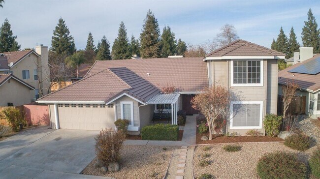 Building Photo - Spacious 5 Bedroom Clovis Home
