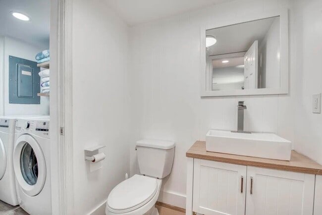 Building Photo - 106 Linda Ln