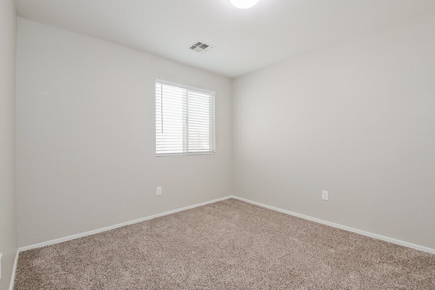 Building Photo - 5075 E Fishhook Ct
