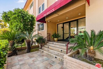 Building Photo - 1121 N Olive Dr