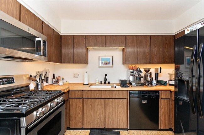 Building Photo - 2112 Southridge Dr