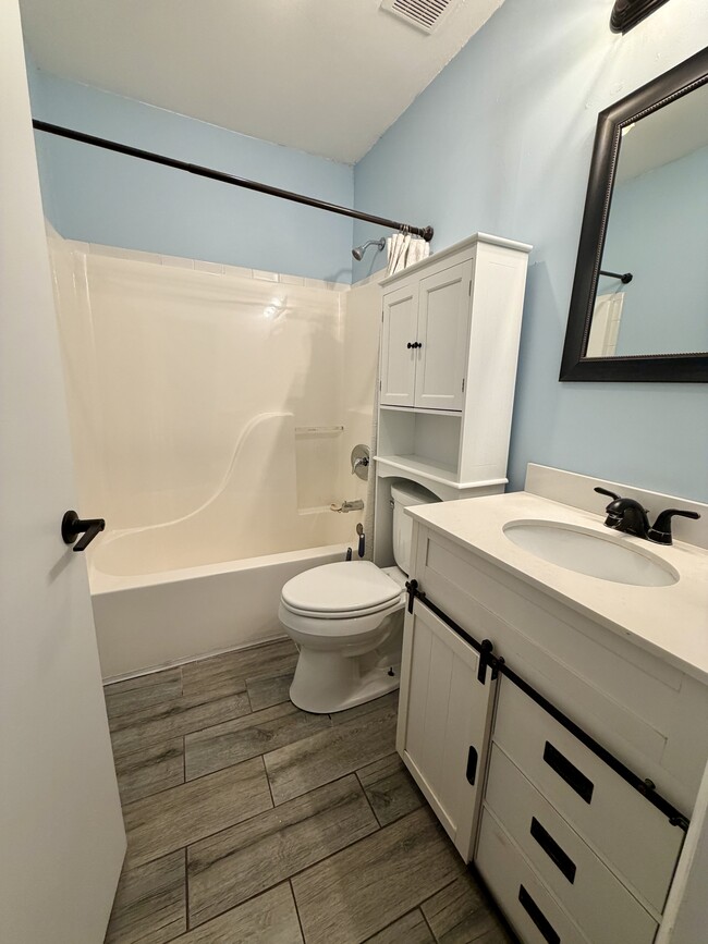 Building Photo - 102 Lake Charles Rd