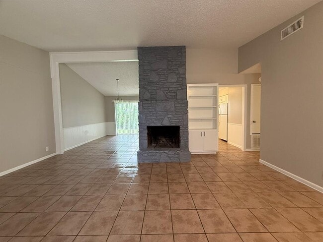 Building Photo - 12310 Willow Wild Dr