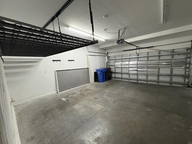 Building Photo - Spacious 5-Bedroom Pool Home with Putting ...