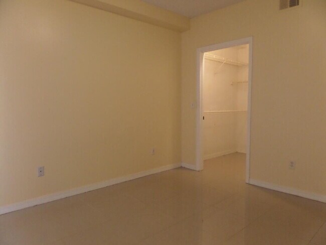 Building Photo - 10294 Fox Trail Rd S