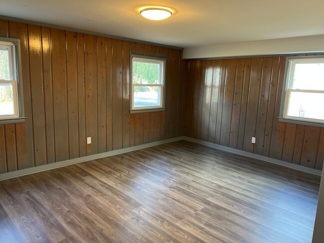 Building Photo - Lovely Split Level Close to Walter Reed, N...