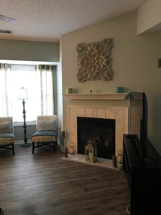 Building Photo - 4146 Breezewood Dr