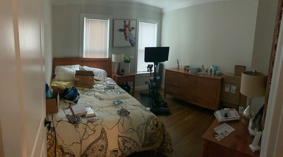 Building Photo - 38 Dustin St