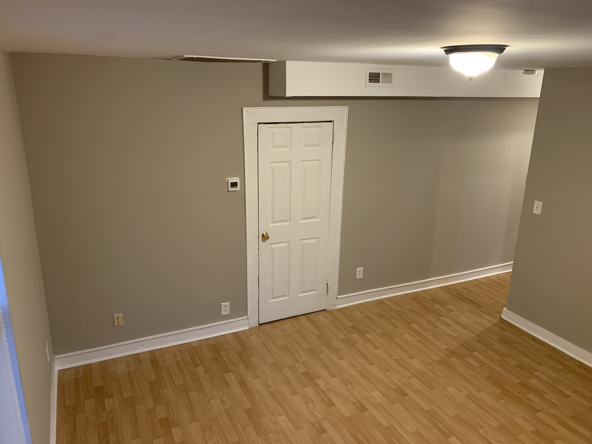 Livingroom - 357 College Ave