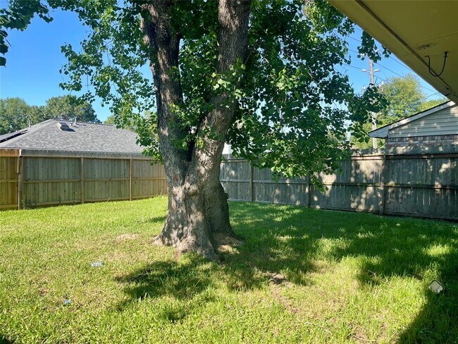 Building Photo - 22615 Indian Knoll Dr