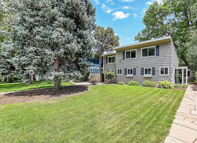 Front of house and front yard - 2644 S High St