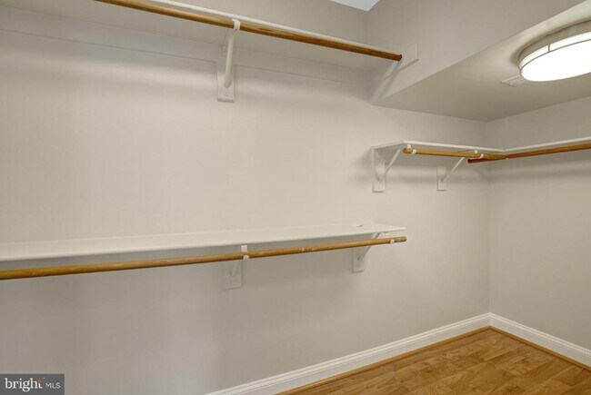 Building Photo - 1210 Roundhouse Ln